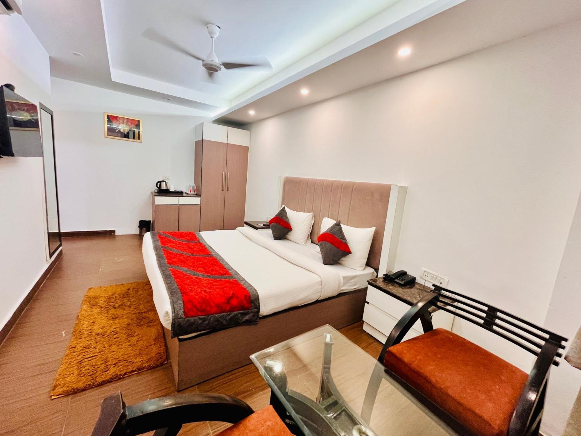 Hotel The Gold Inn - Karol Bagh Delhi Buitenkant foto
