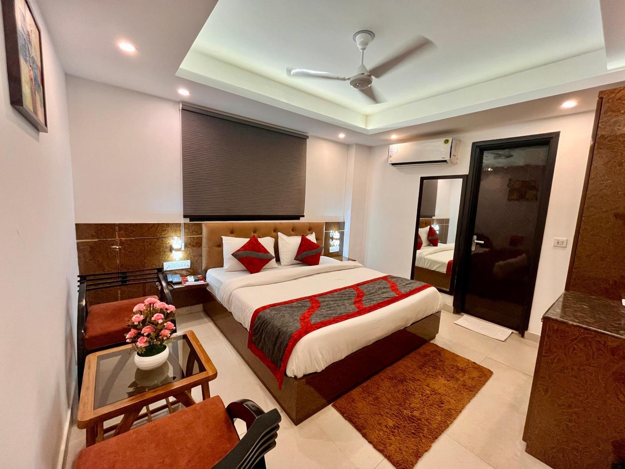 Hotel The Gold Inn - Karol Bagh Delhi Buitenkant foto