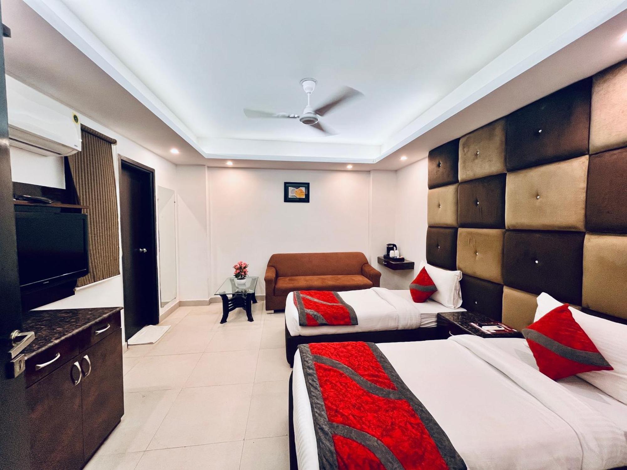 Hotel The Gold Inn - Karol Bagh Delhi Buitenkant foto