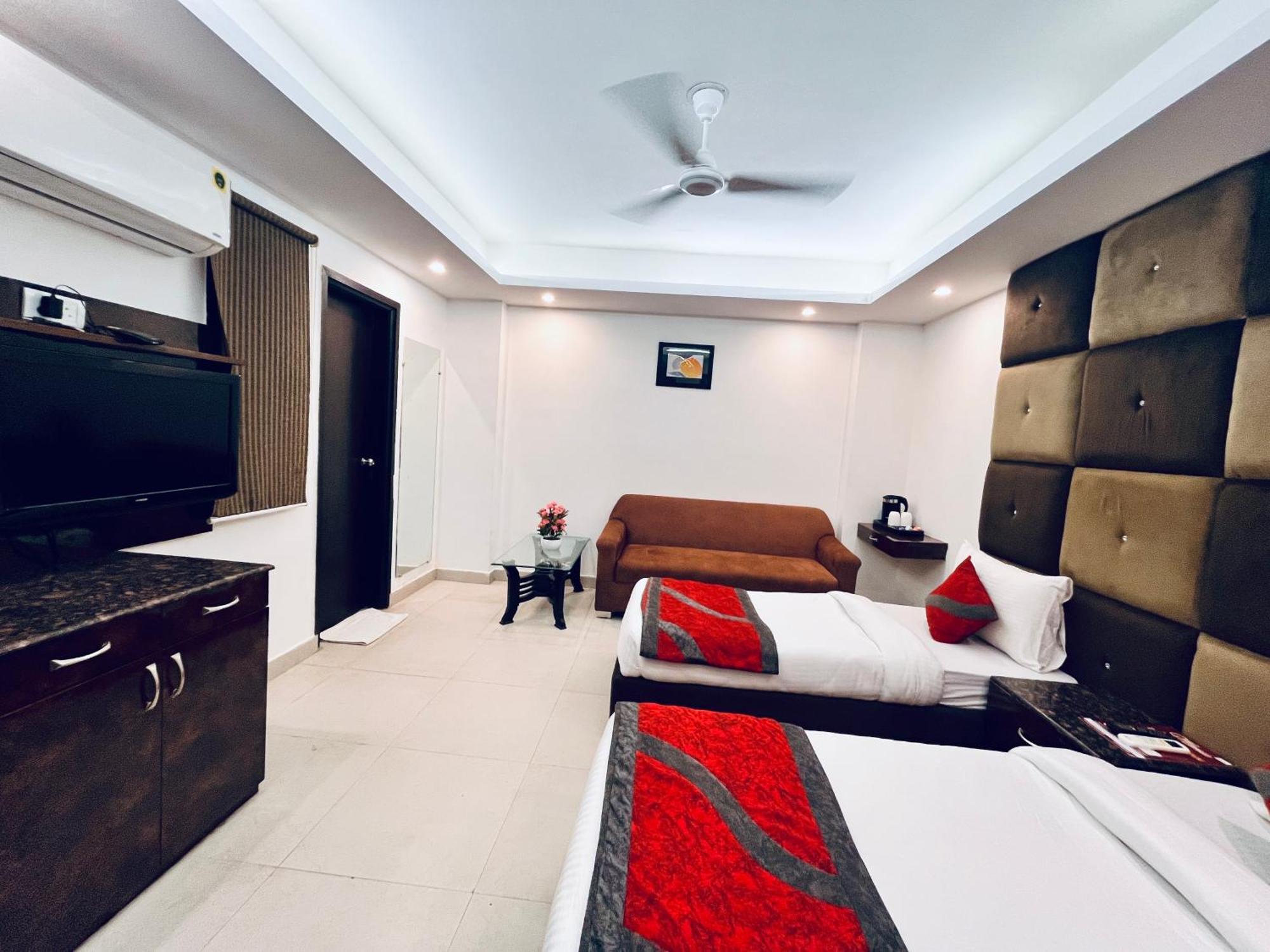 Hotel The Gold Inn - Karol Bagh Delhi Buitenkant foto