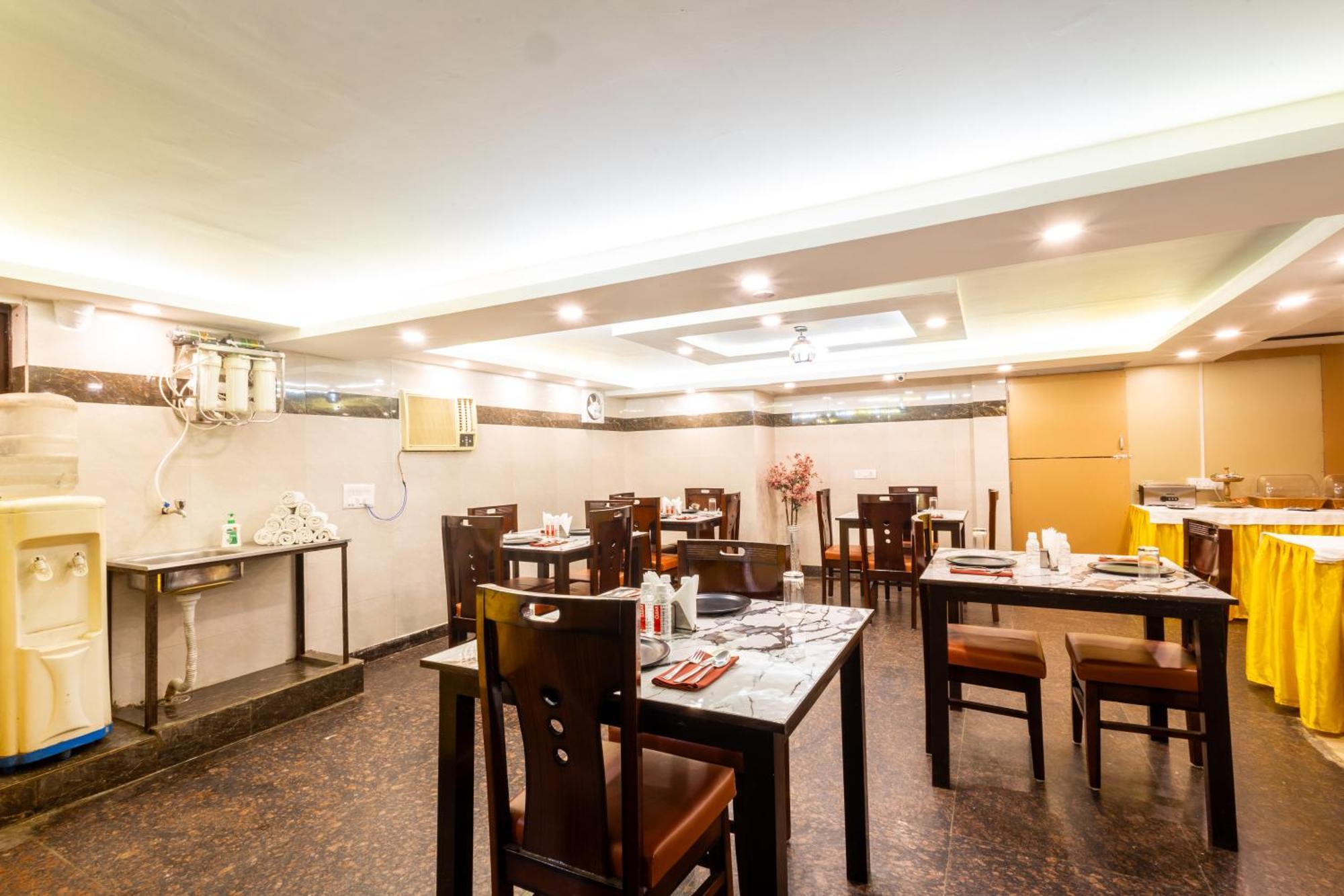 Hotel The Gold Inn - Karol Bagh Delhi Buitenkant foto