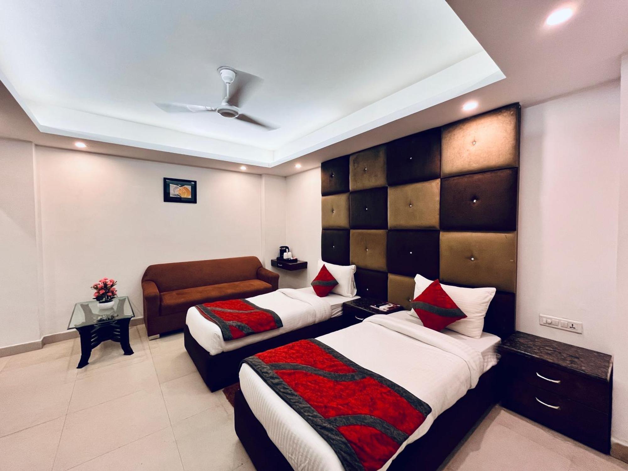 Hotel The Gold Inn - Karol Bagh Delhi Buitenkant foto