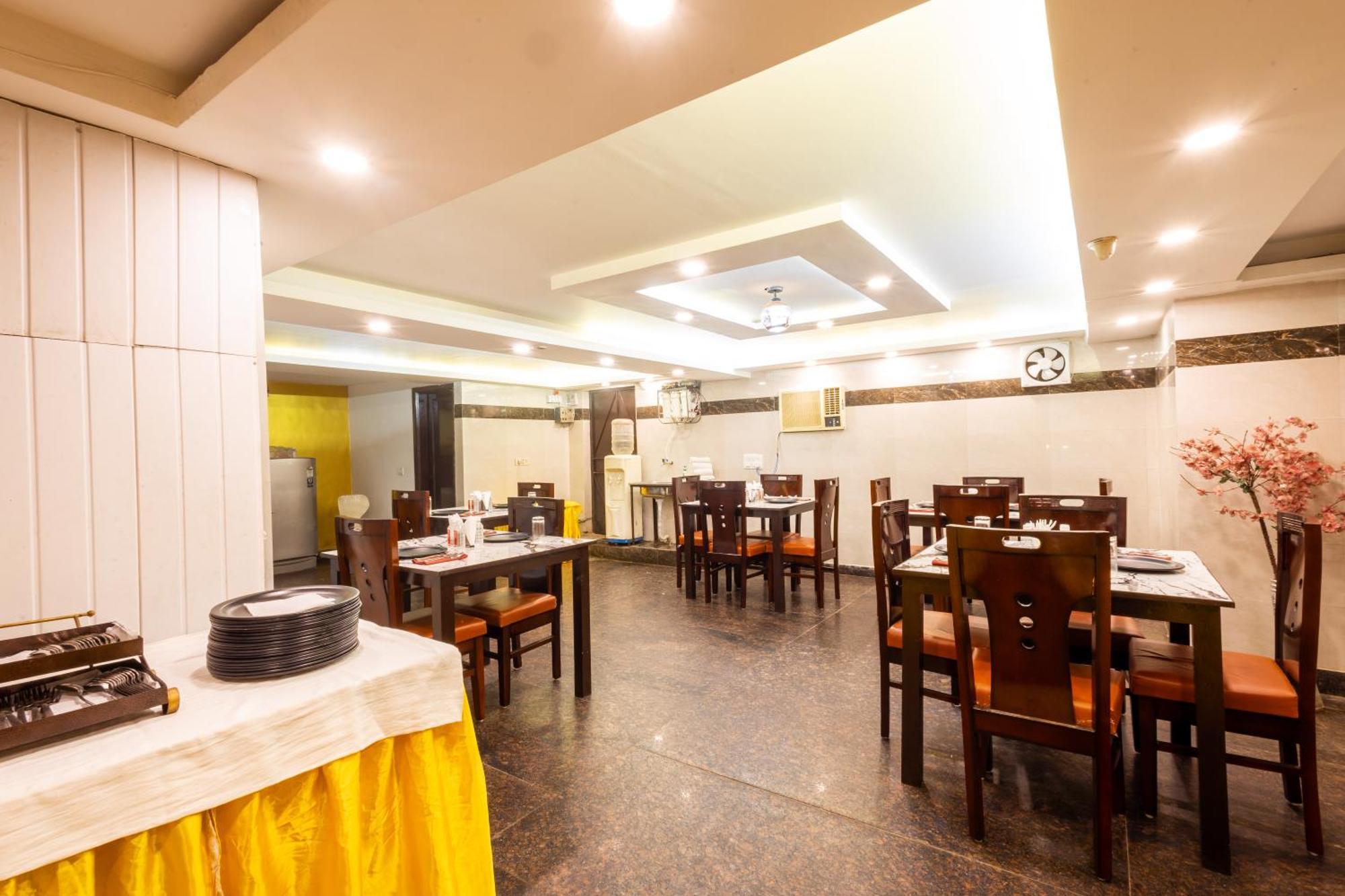 Hotel The Gold Inn - Karol Bagh Delhi Buitenkant foto
