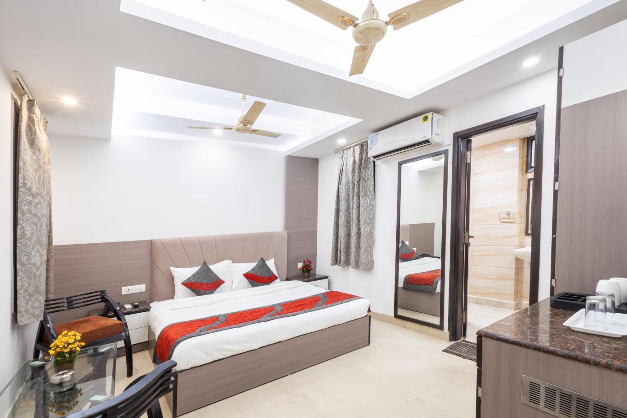 Hotel The Gold Inn - Karol Bagh Delhi Buitenkant foto