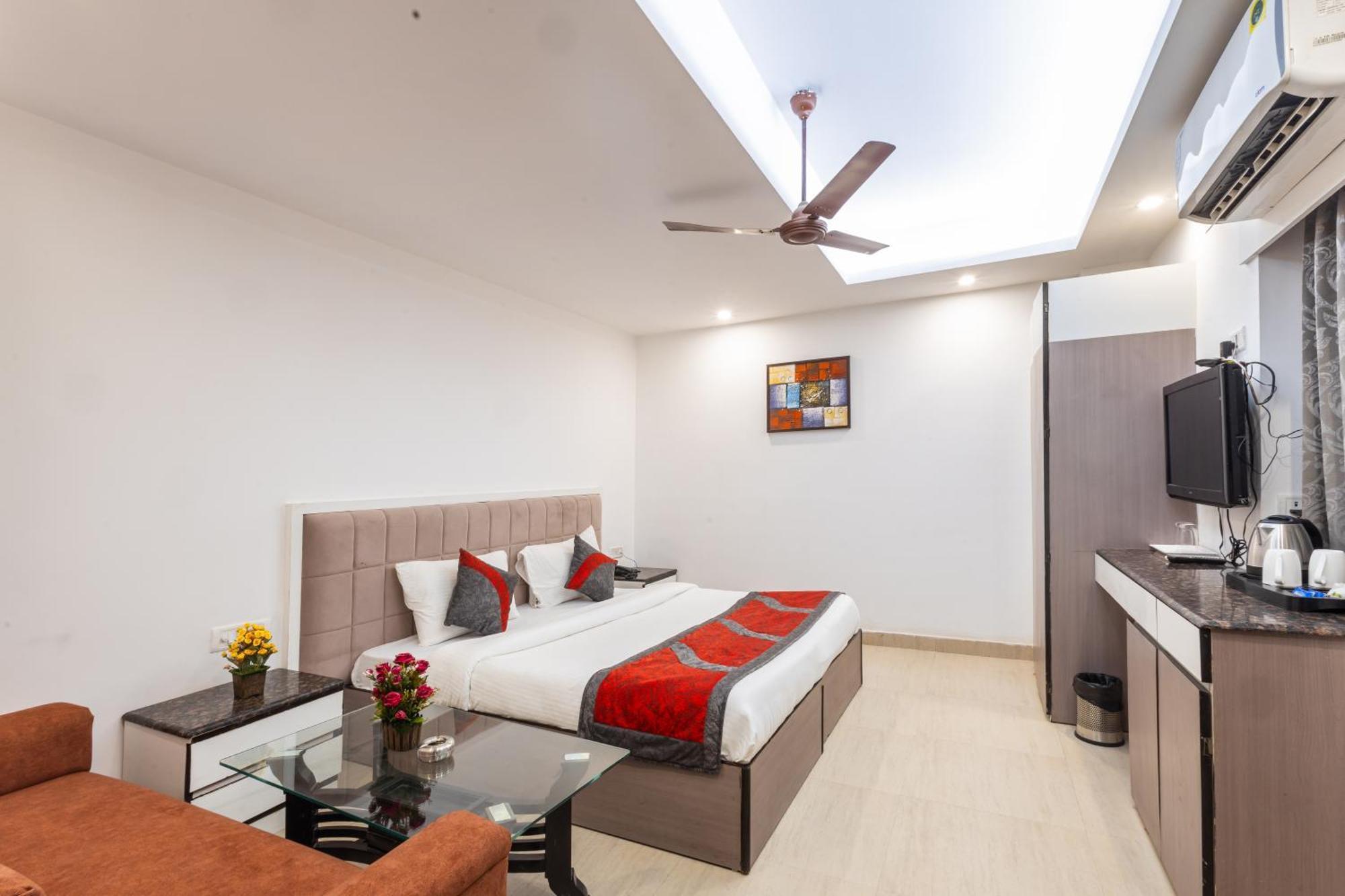 Hotel The Gold Inn - Karol Bagh Delhi Buitenkant foto