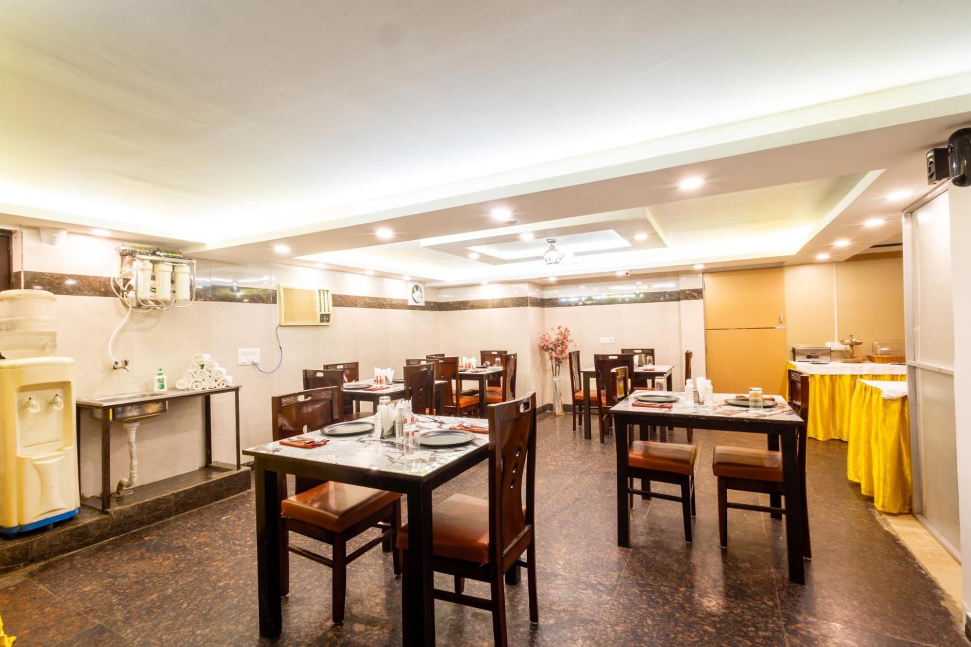 Hotel The Gold Inn - Karol Bagh Delhi Buitenkant foto