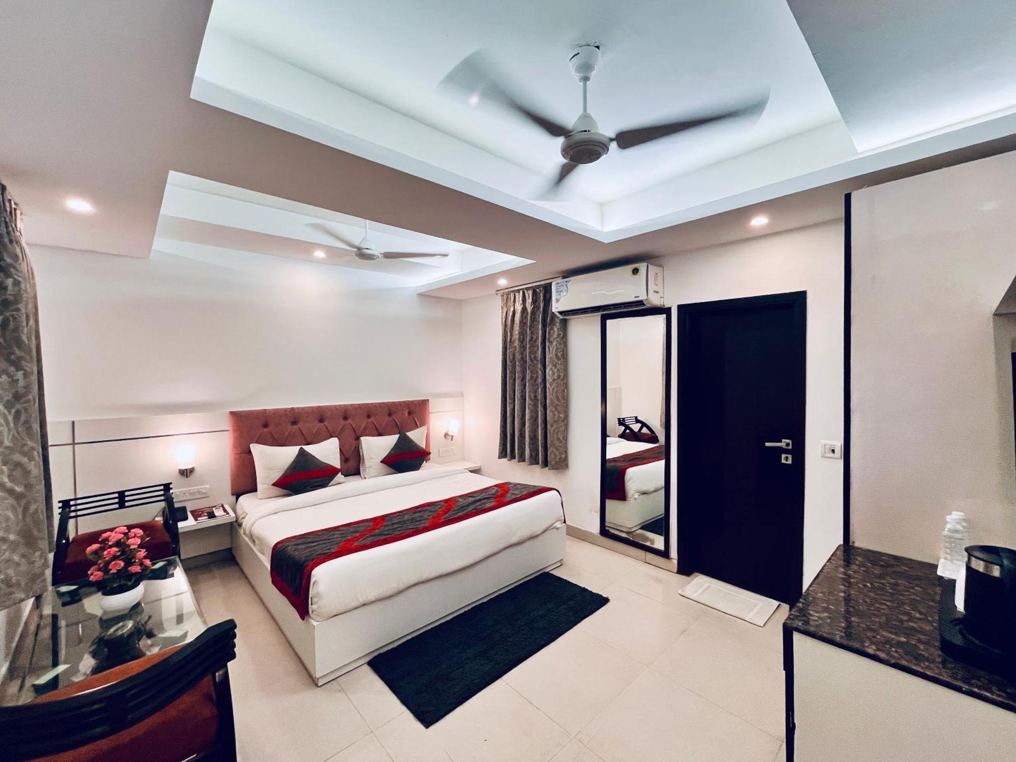Hotel The Gold Inn - Karol Bagh Delhi Buitenkant foto