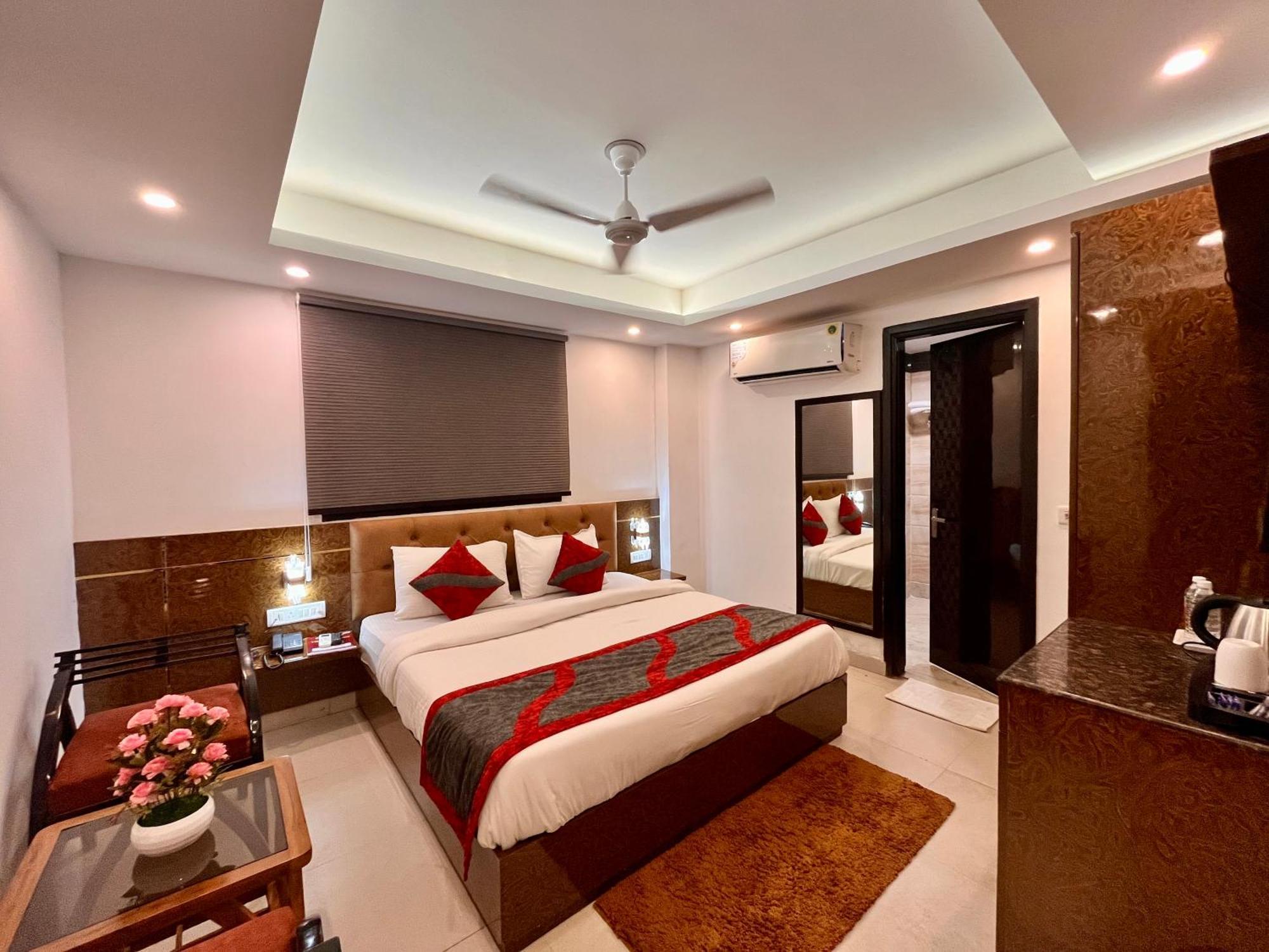 Hotel The Gold Inn - Karol Bagh Delhi Buitenkant foto