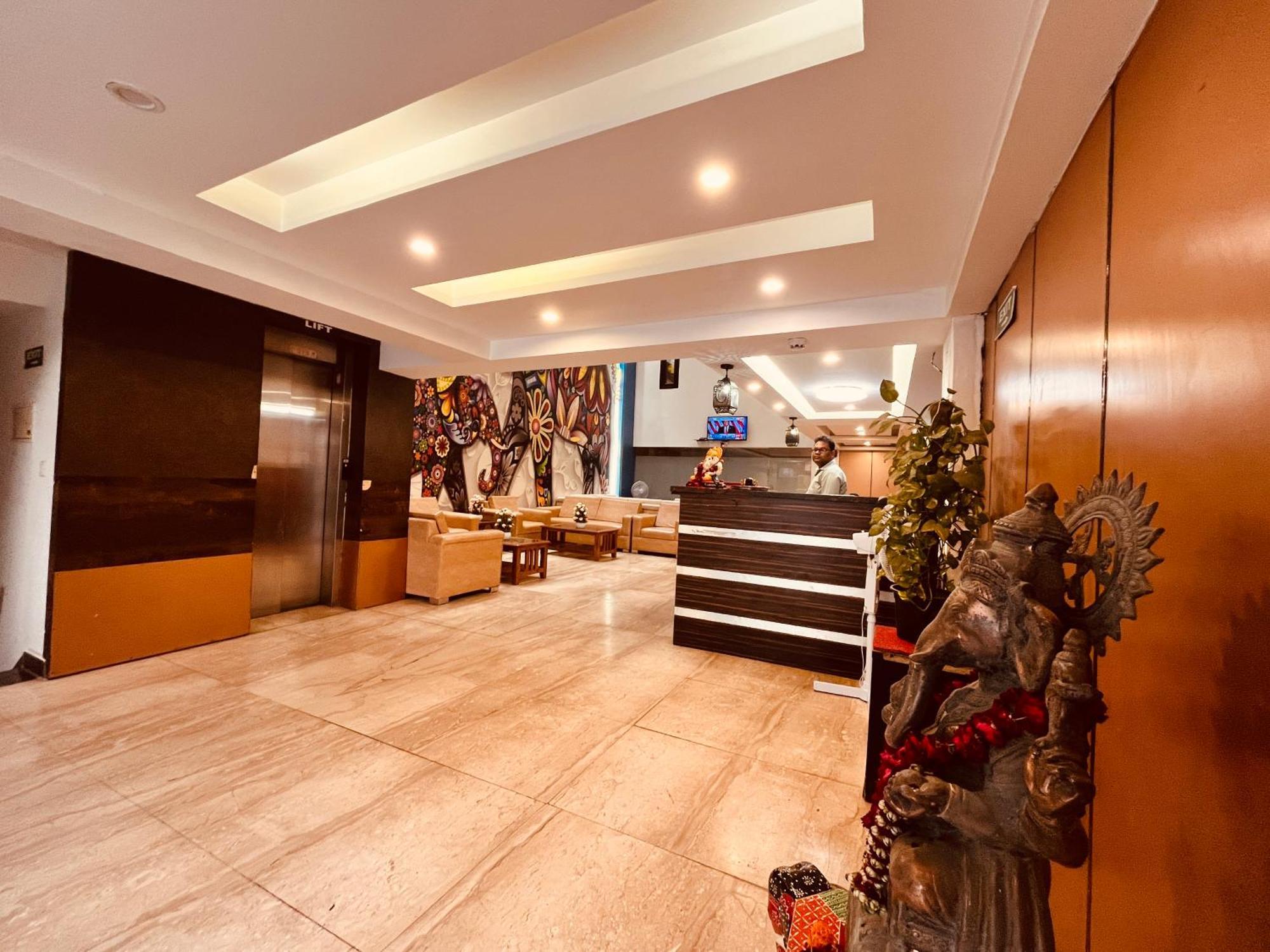 Hotel The Gold Inn - Karol Bagh Delhi Buitenkant foto