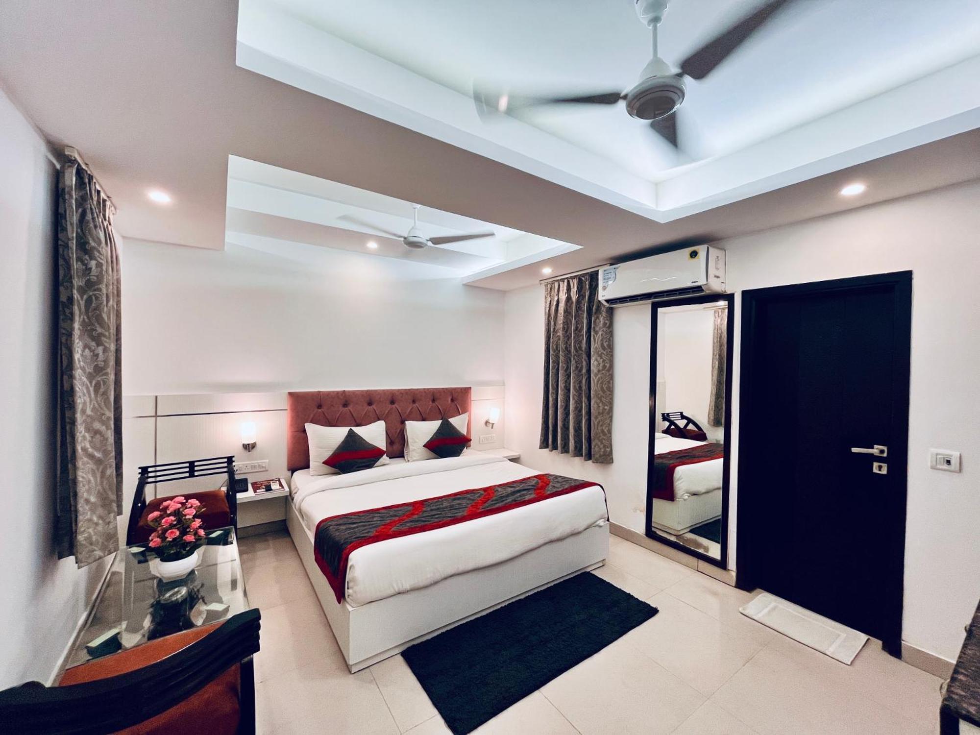 Hotel The Gold Inn - Karol Bagh Delhi Buitenkant foto