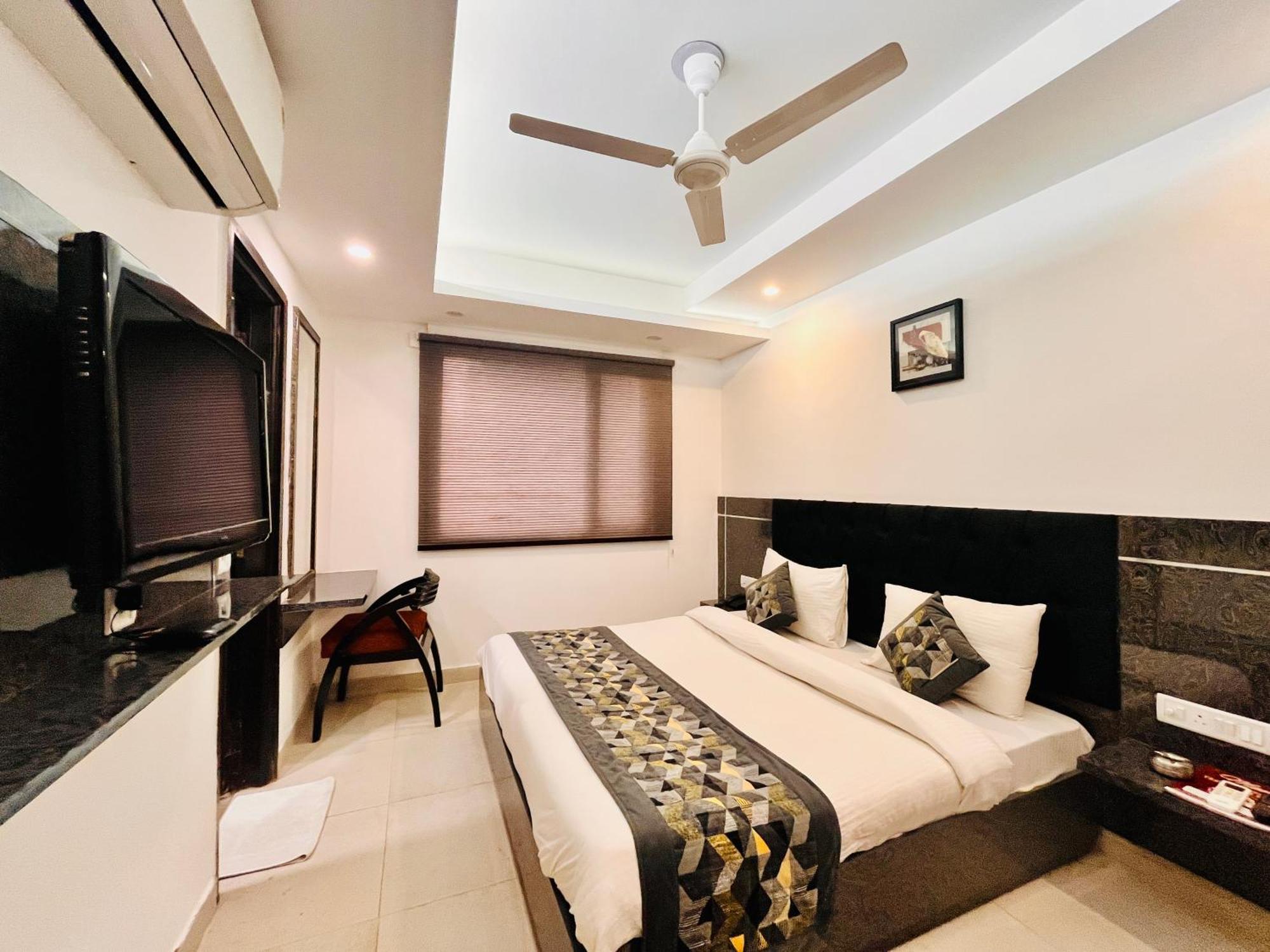 Hotel The Gold Inn - Karol Bagh Delhi Buitenkant foto