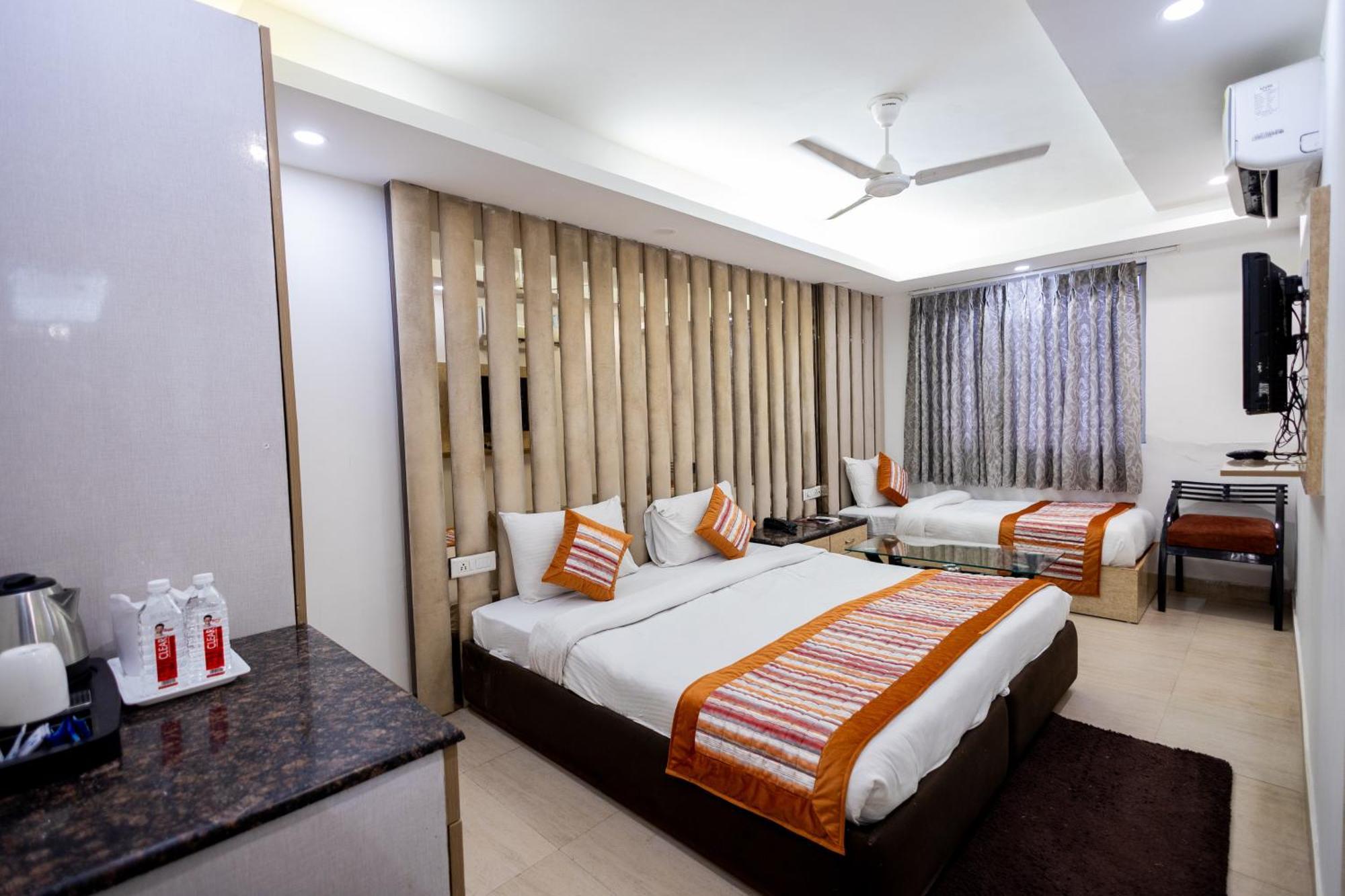 Hotel The Gold Inn - Karol Bagh Delhi Buitenkant foto