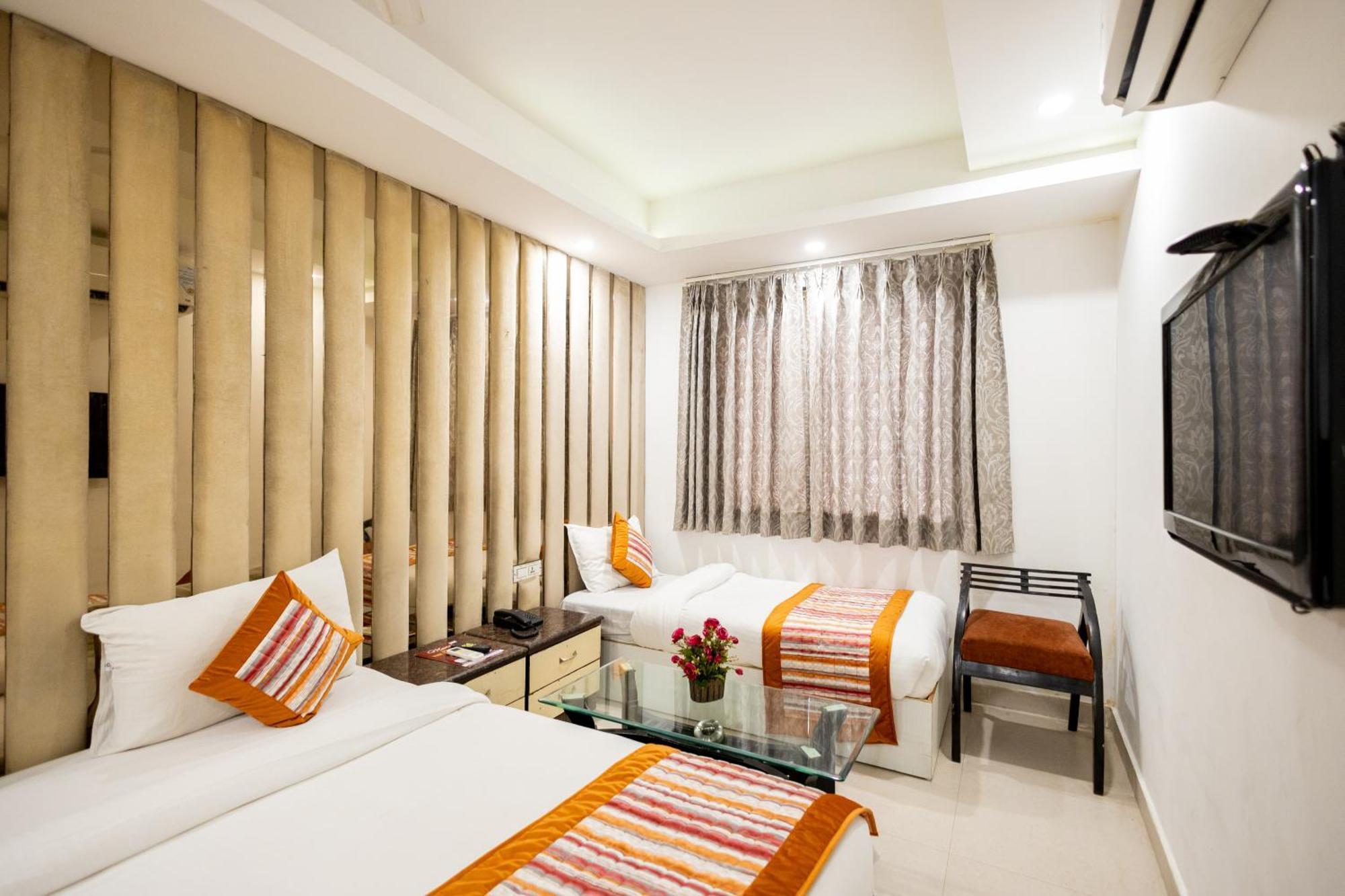 Hotel The Gold Inn - Karol Bagh Delhi Buitenkant foto