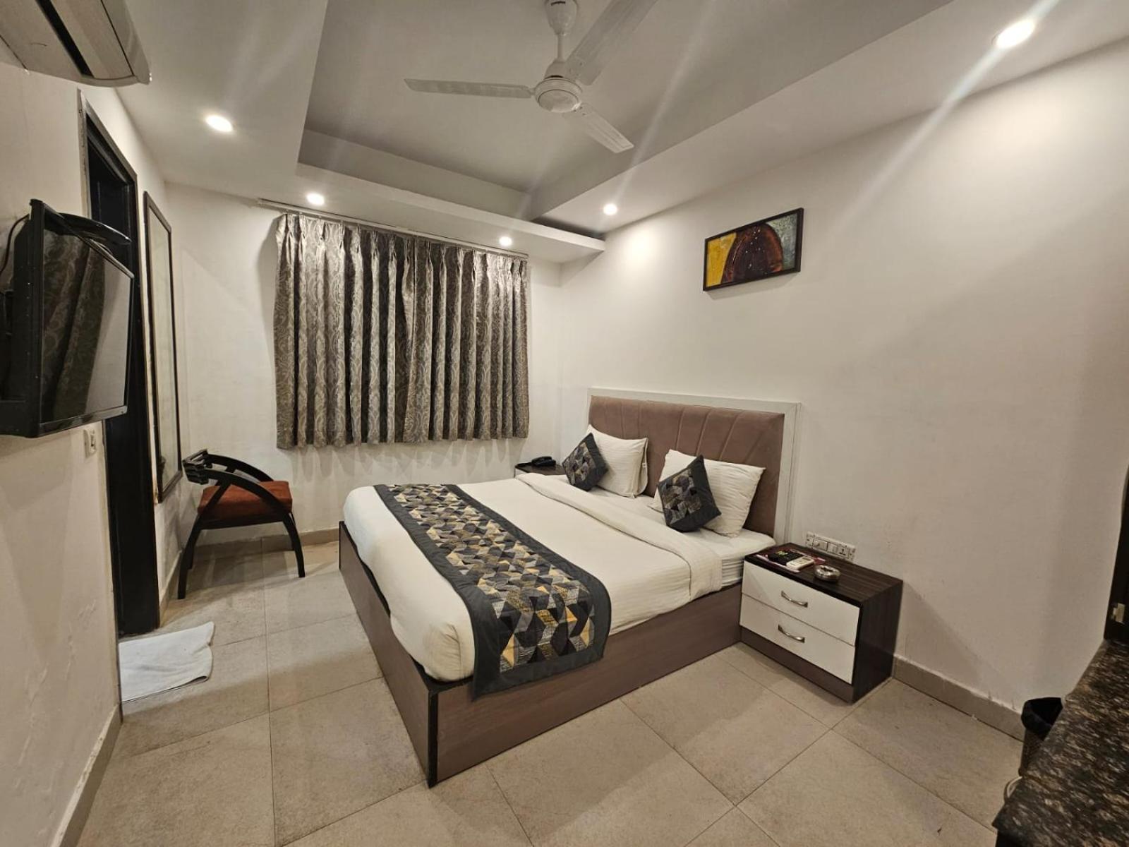 Hotel The Gold Inn - Karol Bagh Delhi Buitenkant foto