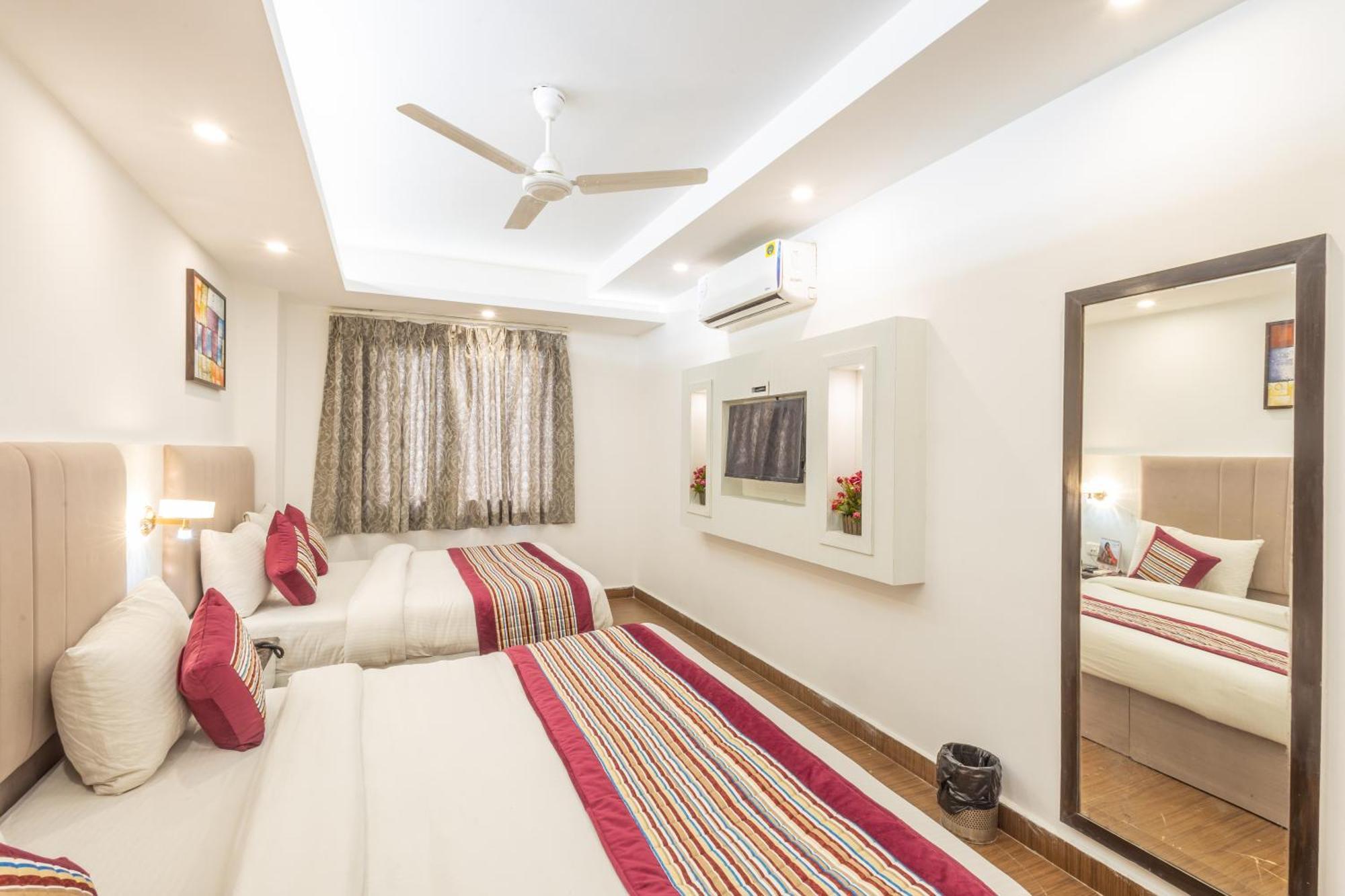 Hotel The Gold Inn - Karol Bagh Delhi Buitenkant foto